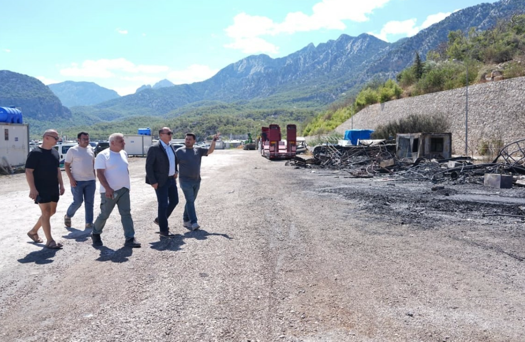 Başkan Kotan, balıkçı barınağındaki yangın bölgesinde inceleme yaptı