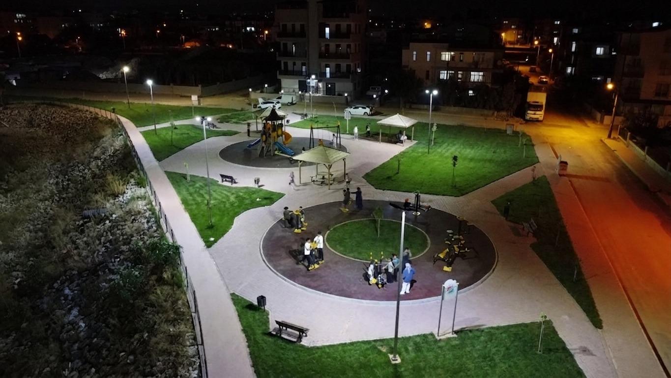 Kepez’de 100’ün üzerinde parkın aydınlatma çalışmaları tamamladı