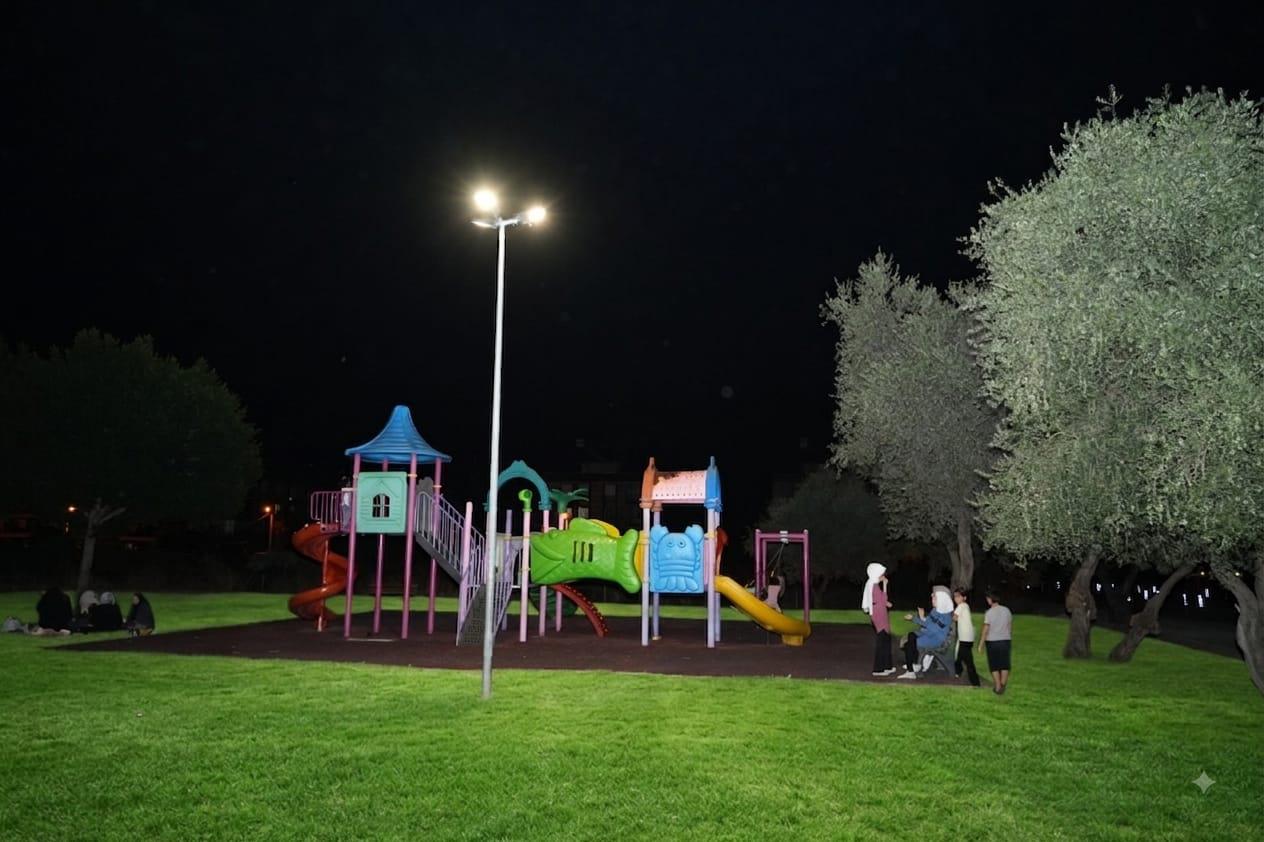 Kepez’de 100’ün üzerinde parkın aydınlatma çalışmaları tamamladı