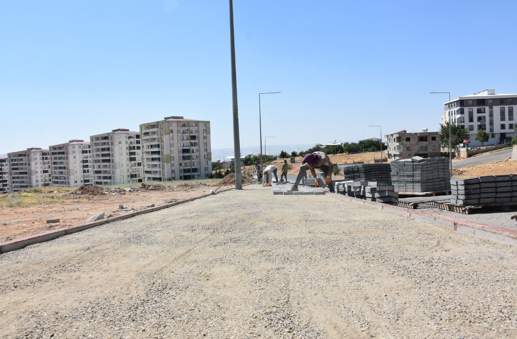 Siirt’te kaldırım yenileme çalışmaları sürüyor