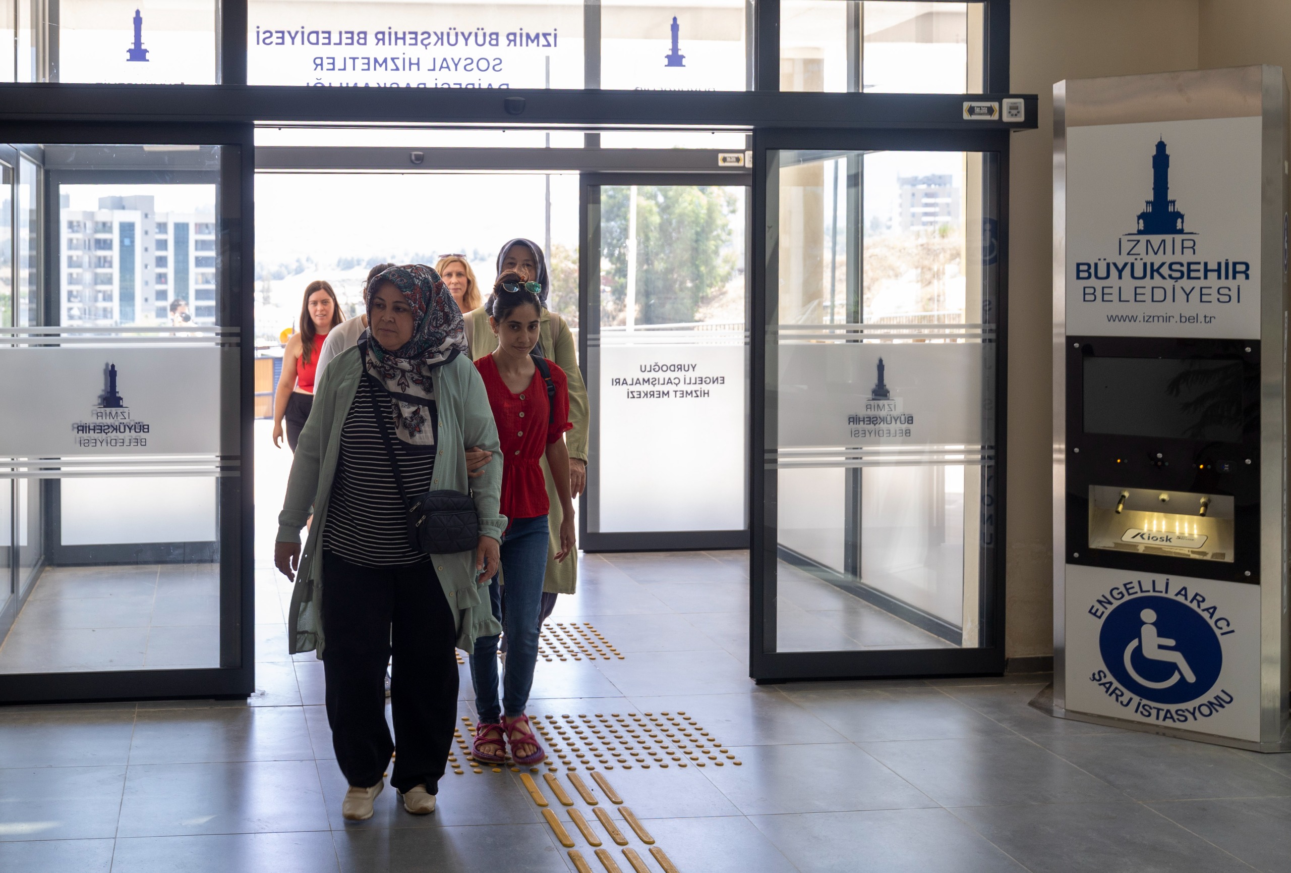 İzmir Büyükşehir Belediyesi’nden annelere dayanışma mutfağı