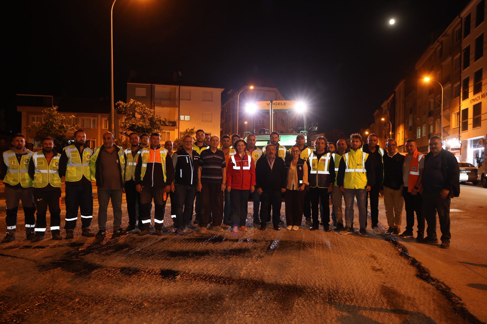 Eskişehir’de gece mesaisi: Cadde ve bulvarlar yenileniyor