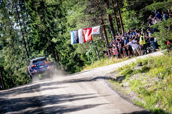 Finlandiya’da Türk zaferi: Uğur Soylu ve Mehmet Akif Yalçın FIA WRC Masters’da zirvede