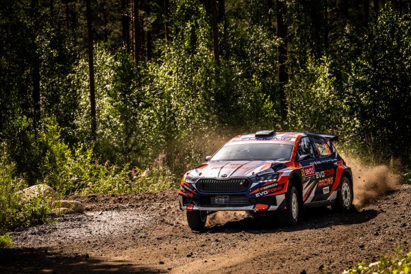 Finlandiya’da Türk zaferi: Uğur Soylu ve Mehmet Akif Yalçın FIA WRC Masters’da zirvede