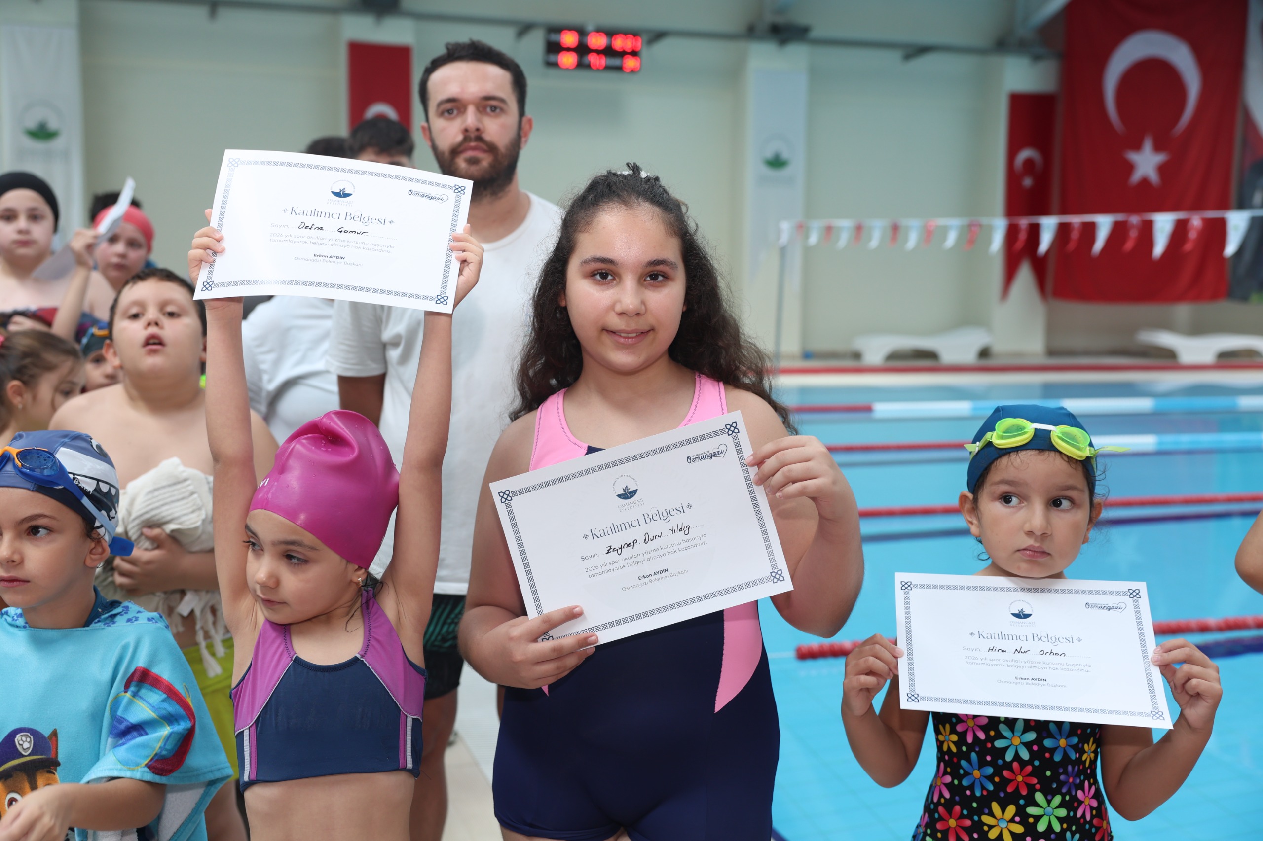 Osmangazi’de geleceğin yüzücüleri sertifikalarını aldı