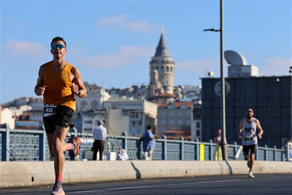 Yeşilay Yarı Maratonu, İstanbul’un tarihi rotalarında gerçekleştirildi