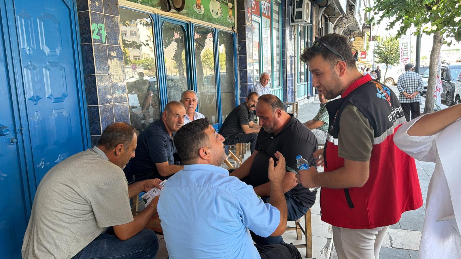 Batman’da esnaf ve mahalle sakinlerine bağımlılıkla mücadele bilgilendirmesi