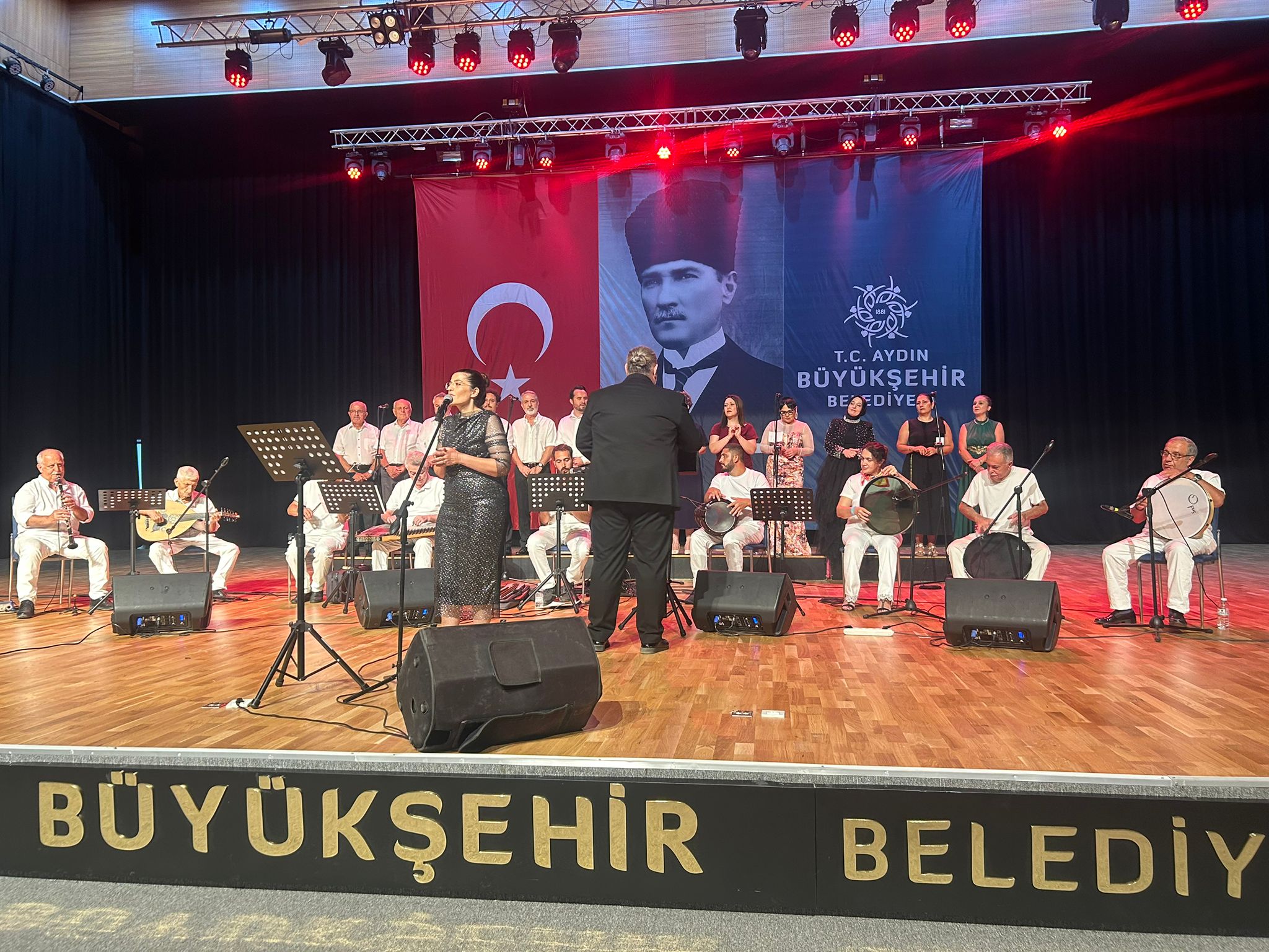 Didim’de vatandaşlar Türk Sanat Müziği Korosu konseri ile buluştu
