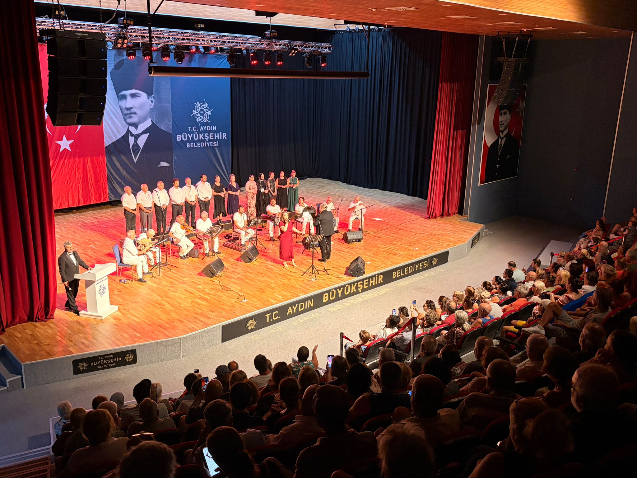 Didim’de vatandaşlar Türk Sanat Müziği Korosu konseri ile buluştu