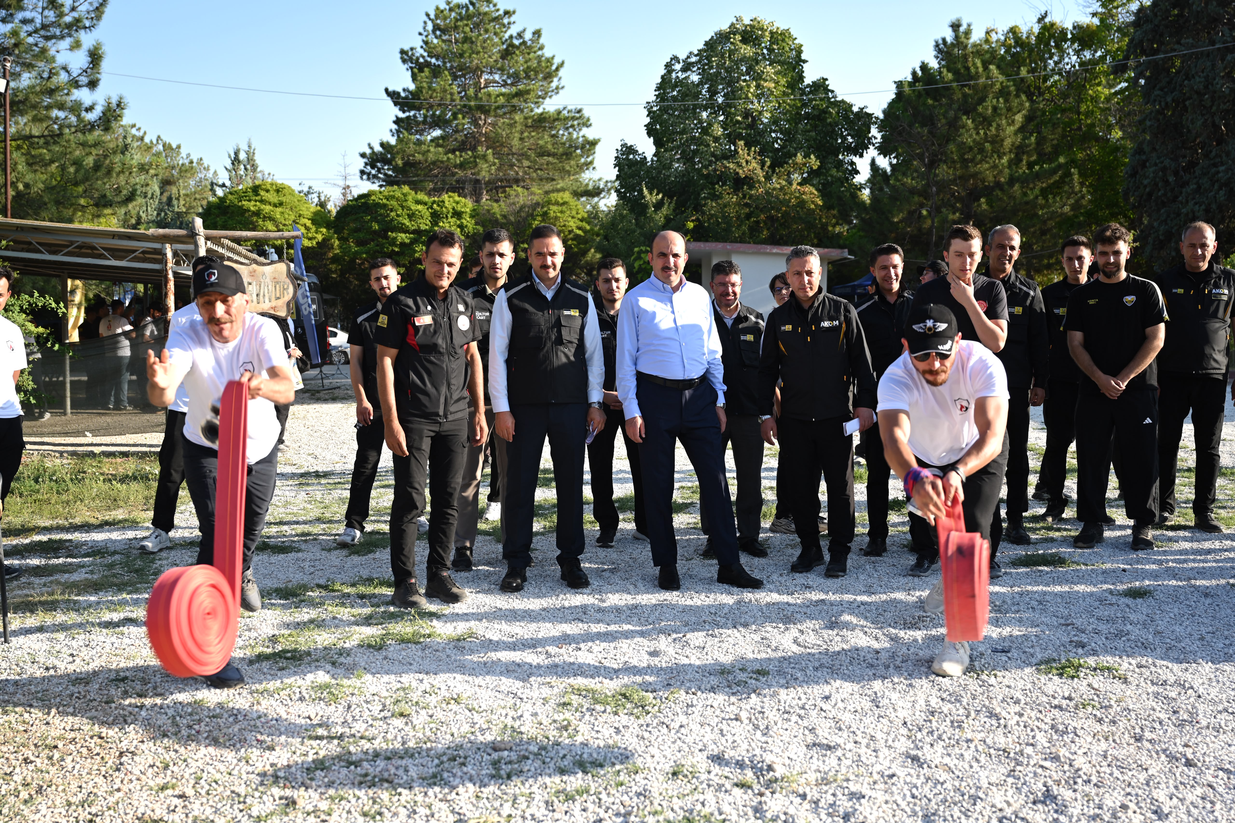 Konya Büyükşehir Belediye Başkanı Altay, gönüllü itfaiyecilerle buluştu