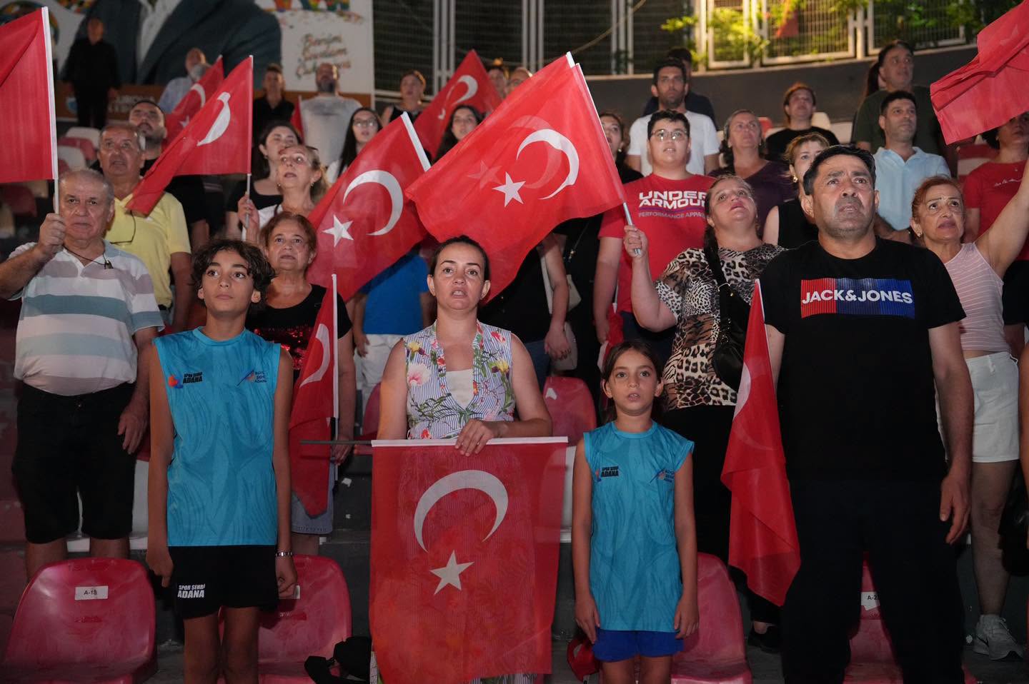 Çukurova’da 30 Ağustos Zafer Bayramı tiyatro gösterisiyle kutlandı