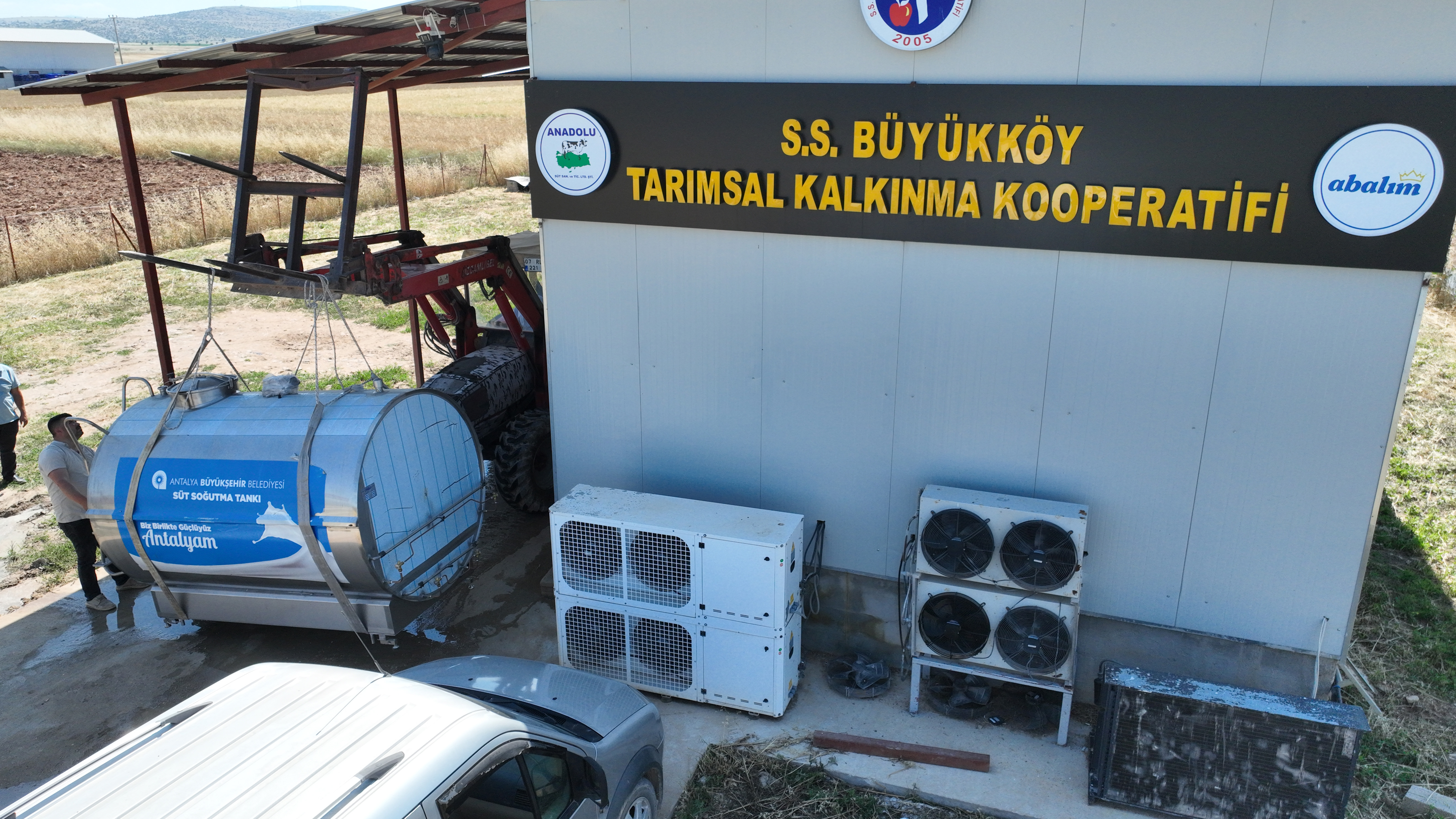 Antalya Büyükşehir Belediyesi’nden Korkuteli üreticisine makine desteği