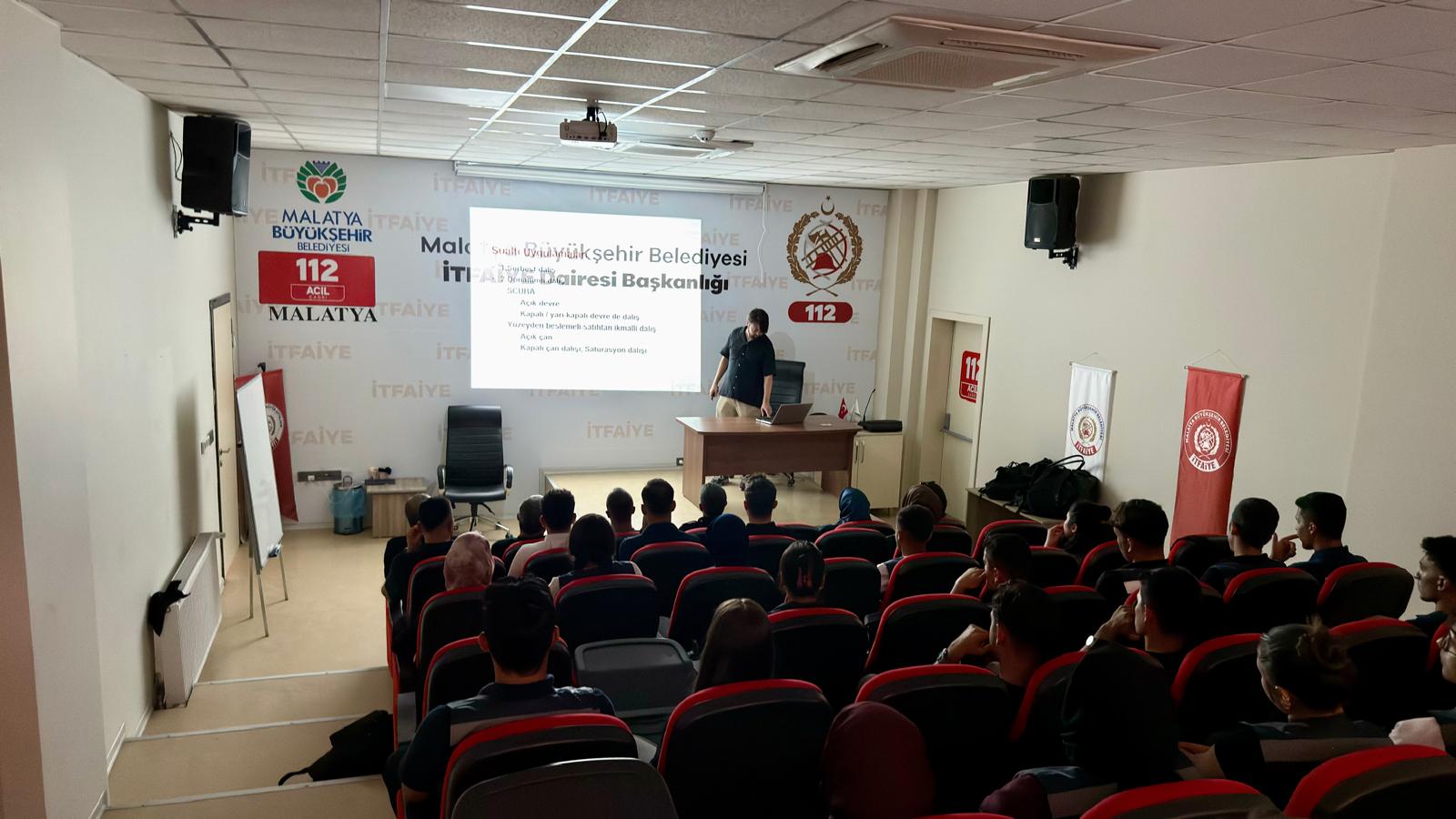 İtfaiye sualtı dalış ekibine dalgıç sağlığı ve güvenli dalış eğitimi