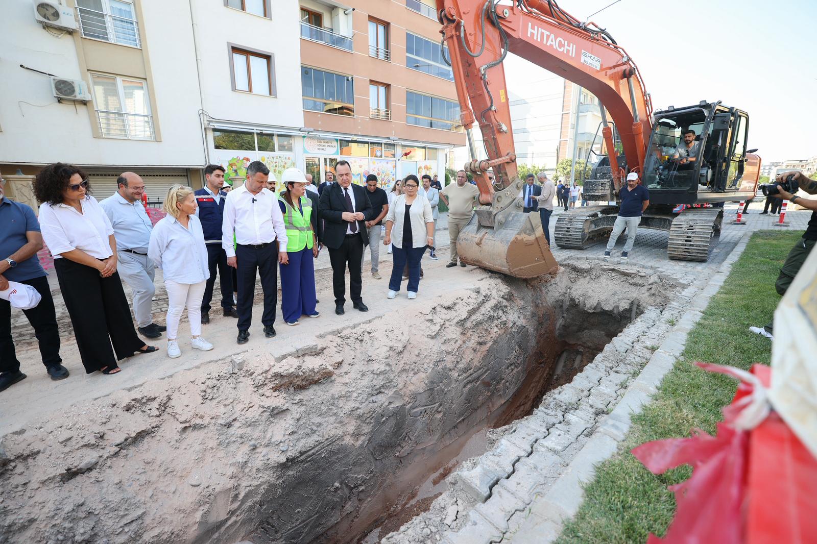 Akhisar’da 32 milyon liralık altyapı yatırımı sürüyor