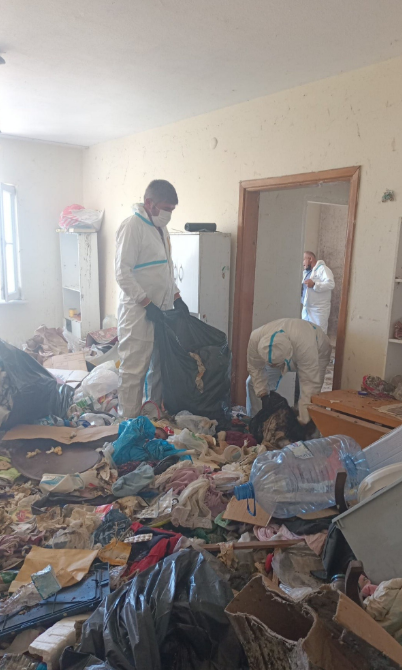 Nilüfer’de çöp evden 28 ton atık çıkarıldı
