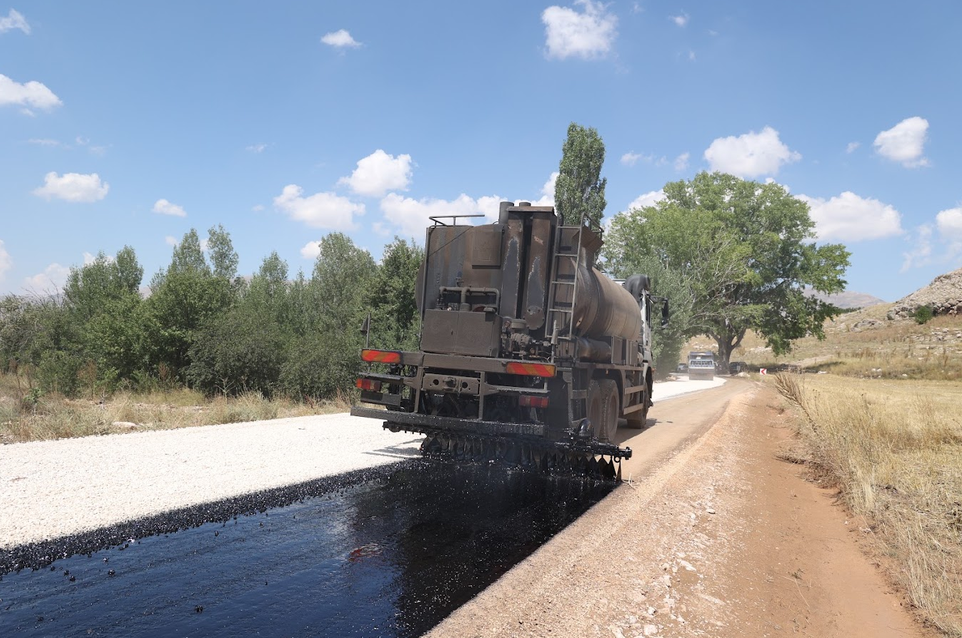 Korkuteli’de 3 kilometrelik yol asfaltlandı