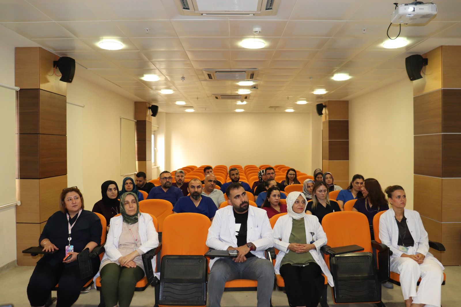 Harran Üniversitesi hastanesinde sağlık çalışanlarına KKKA farkındalığı eğitimi