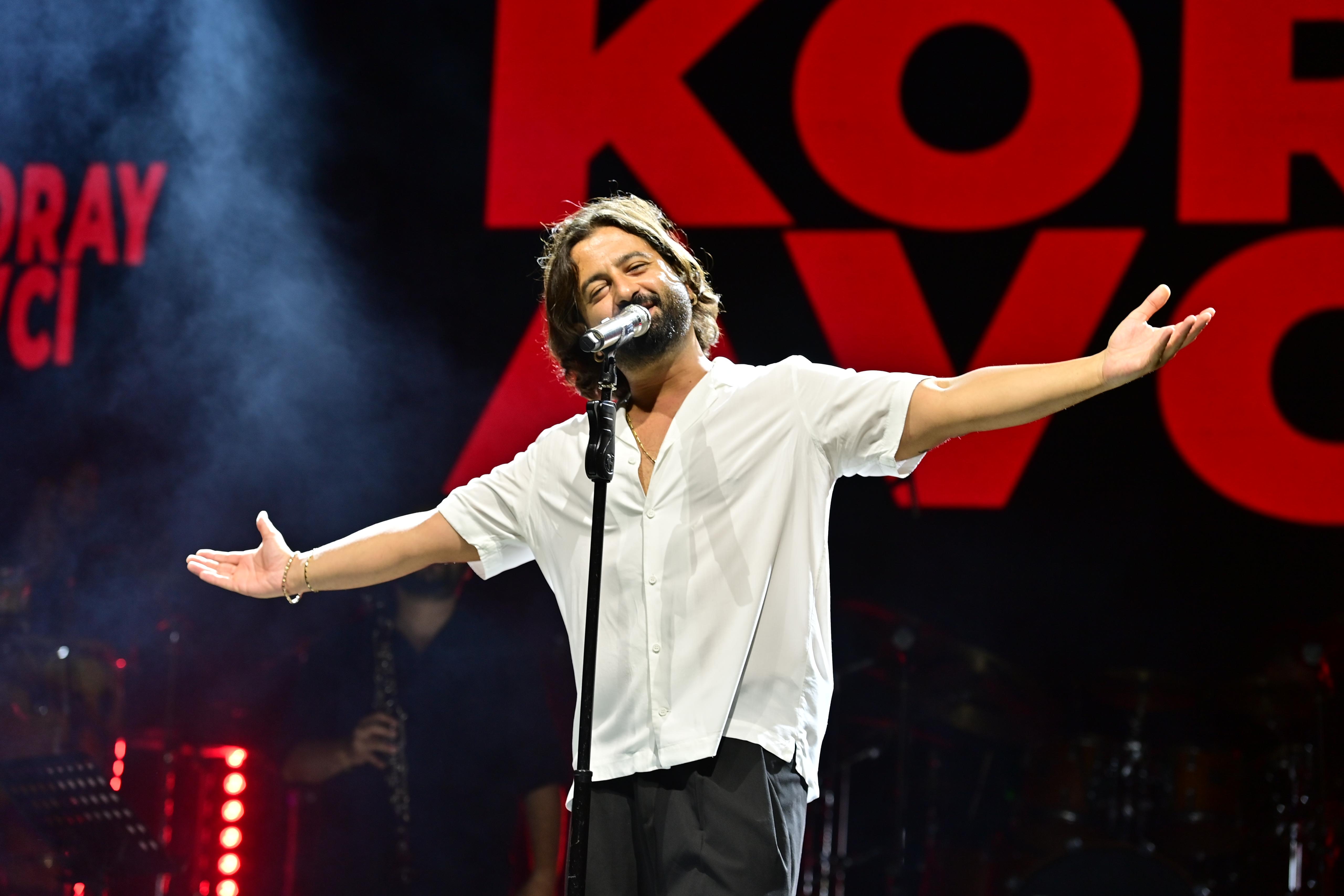 Koray Avcı, Bahçelievler Yaz Konserleri’nde sahne aldı
