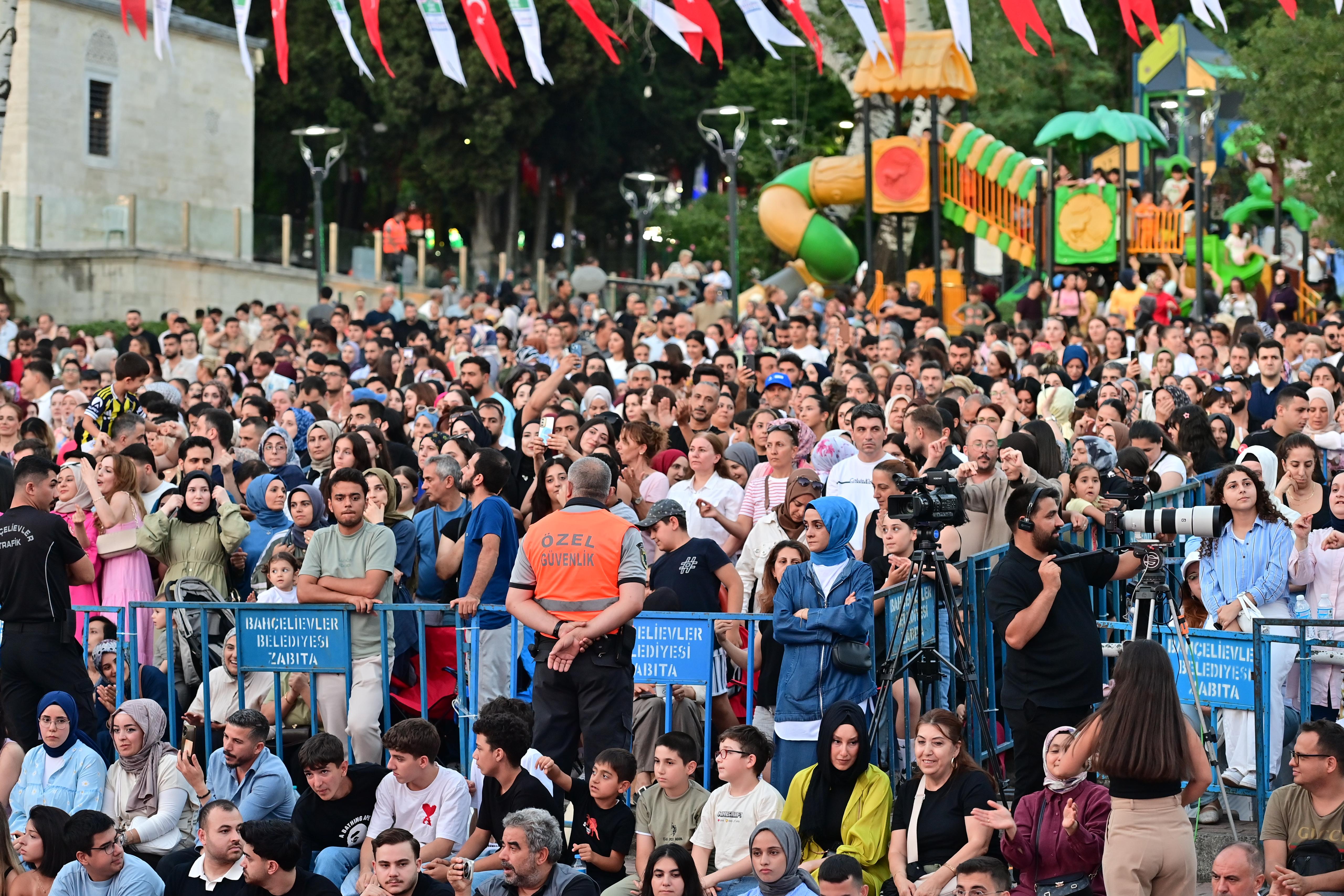 Koray Avcı, Bahçelievler Yaz Konserleri’nde sahne aldı