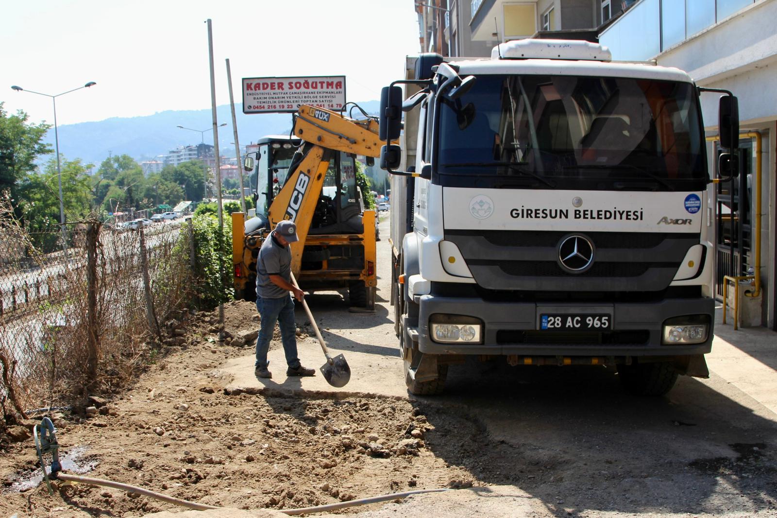 Giresun Belediyesi şehir genelindeki çalışmalarını sürdürüyor