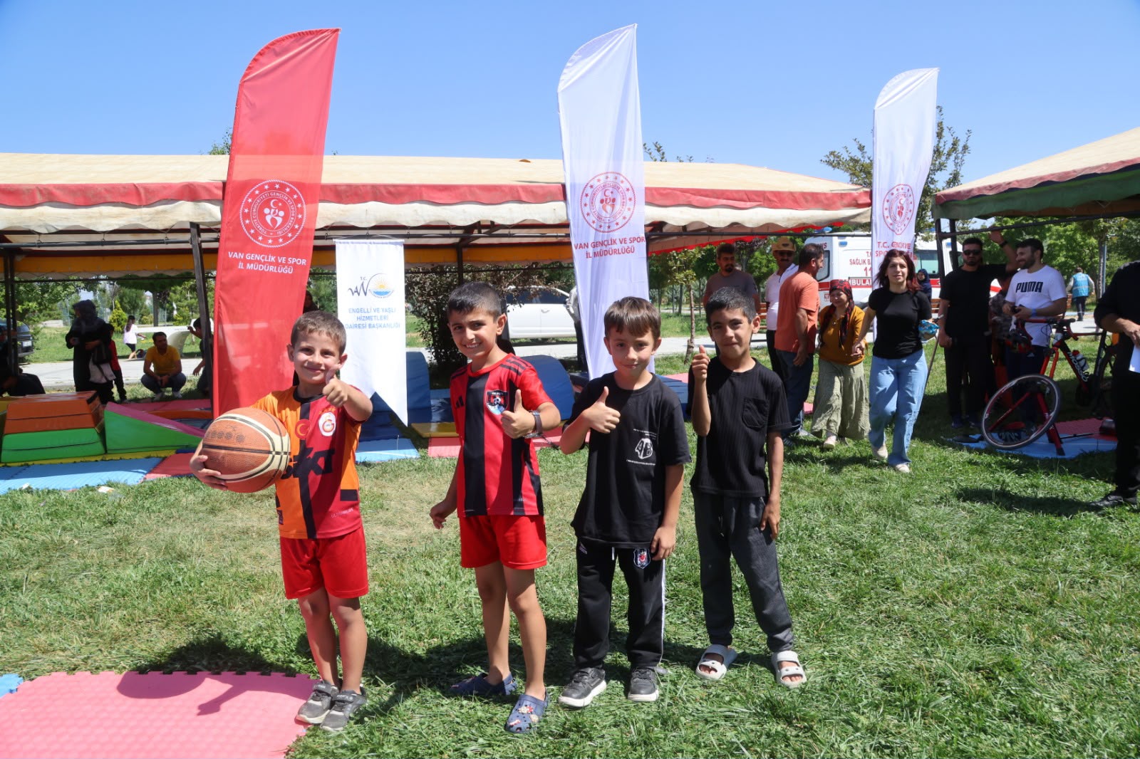 Özel gereksinimli çocuklar Van’daki “Gençlik ve Spor Festivali”nde eğlendi