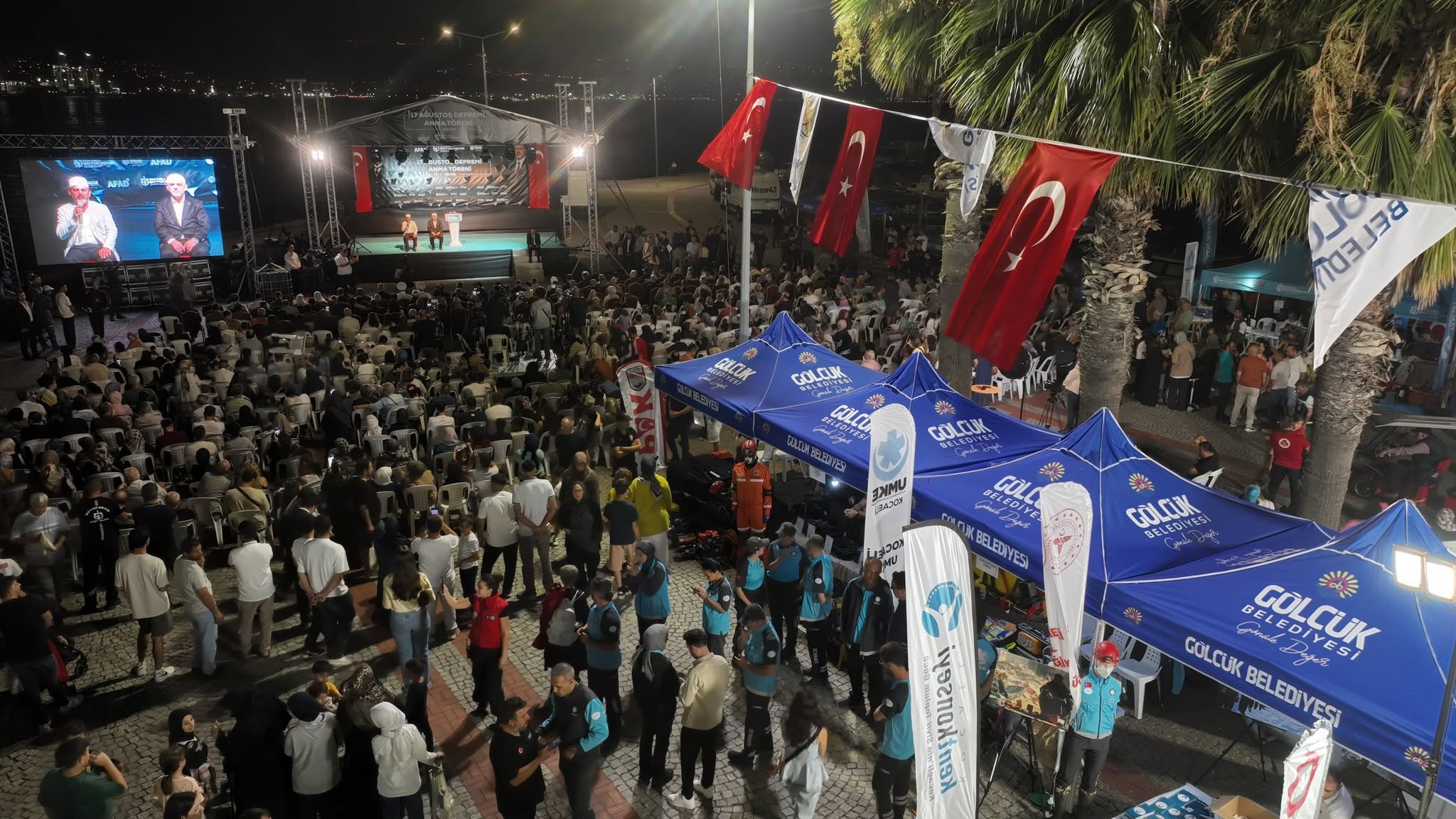 17 Ağustos deprem şehitleri 27. yılında dualarla anıldı