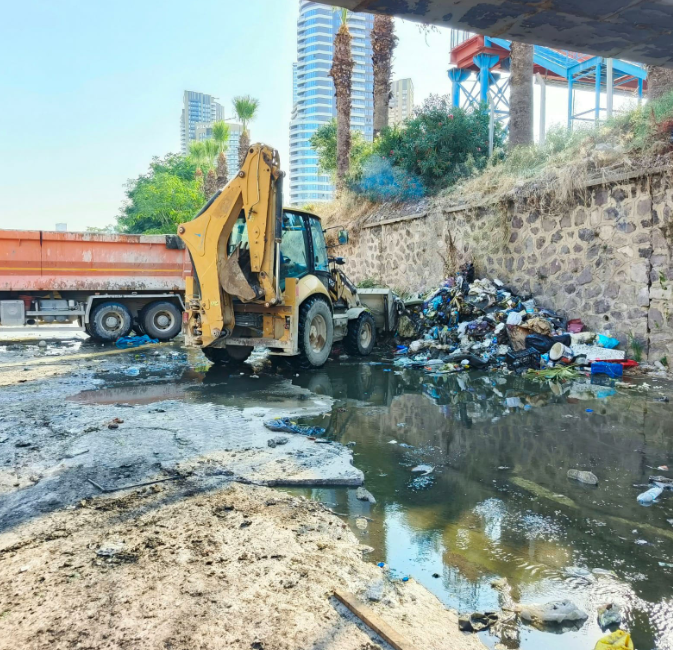 İzmir’de derelerden 233 bin ton atık çıkarıldı