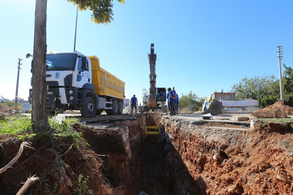 Kepez’in altyapısına kapsamlı yatırım: Doğal gazdan fiber internete iş birliği
