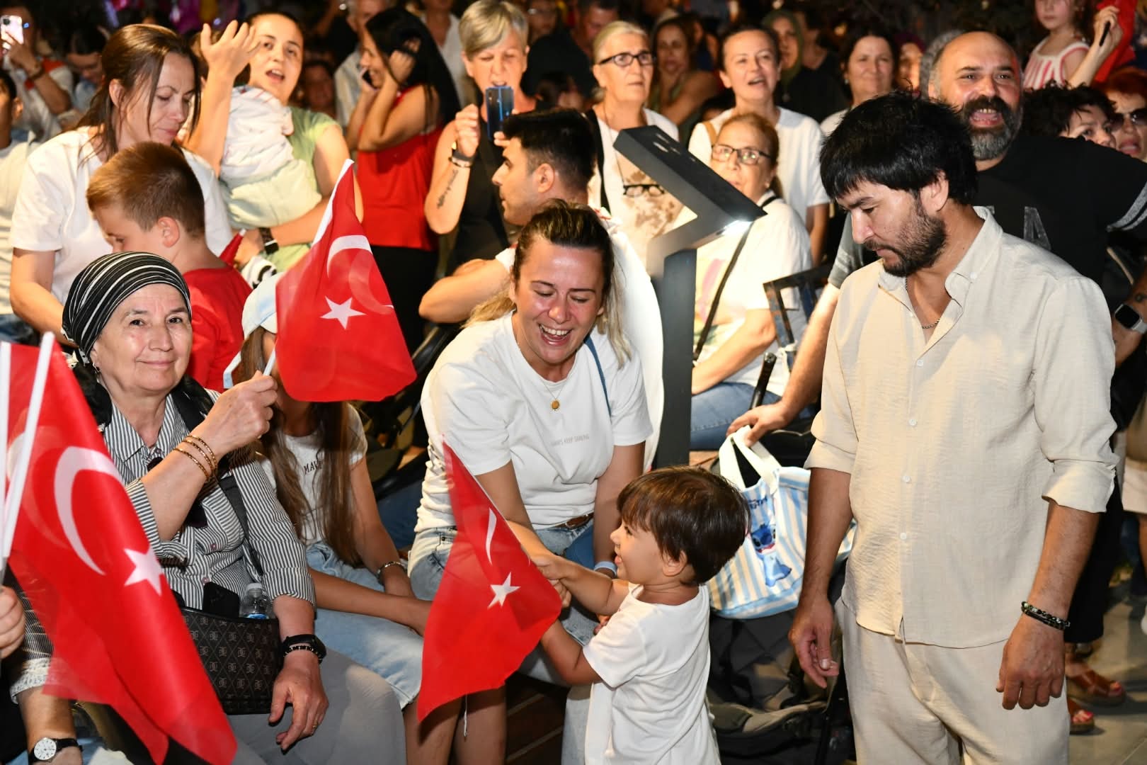 Keşan’da 30 Ağustos Zafer Bayramı fener alayı ve konserle kutlandı