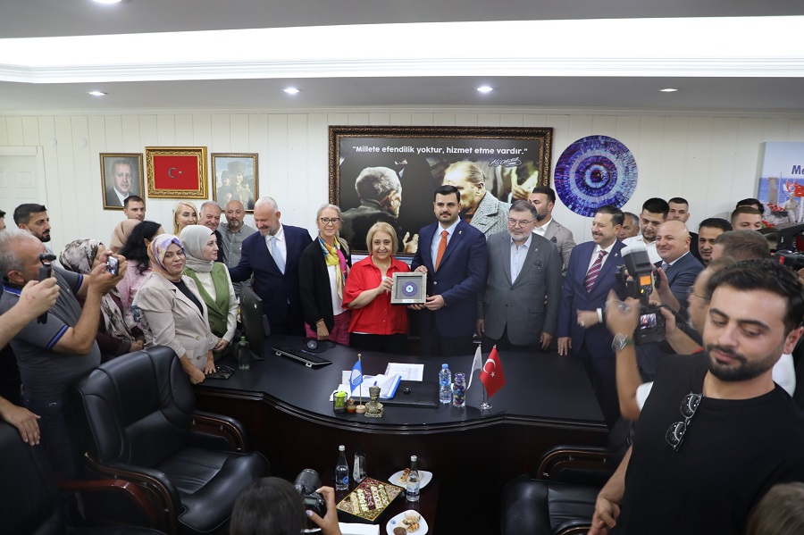 AK Partili İnan’dan Menderes Belediyesi ziyareti