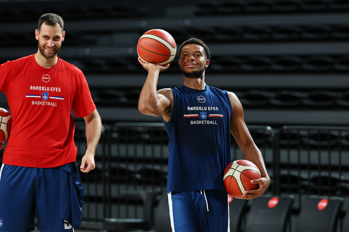 Anadolu Efes 2026–2027 sezonunu açtı