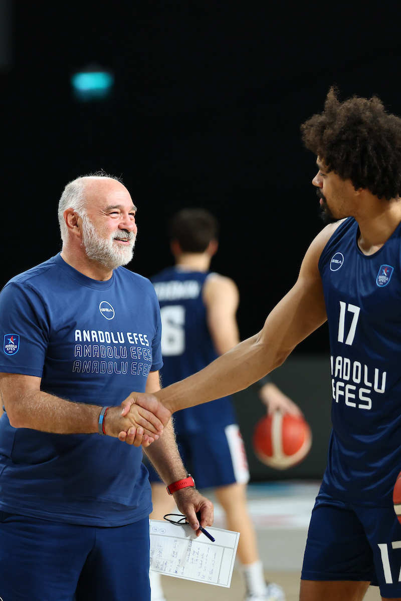 Anadolu Efes 2026–2027 sezonunu açtı