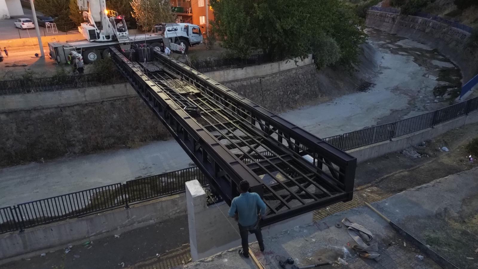 Karşıyaka’da 10 dakikalık yaya yolu 1 dakikaya inecek