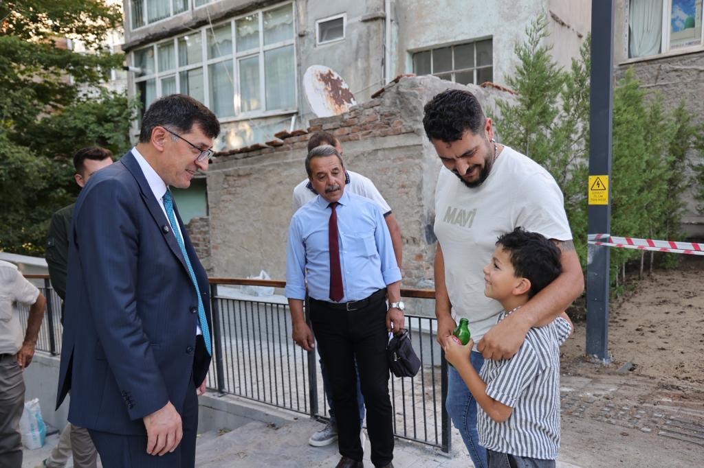 Başkan Kahveci, Ulu Cami çevresindeki çalışmaları yerinde inceledi