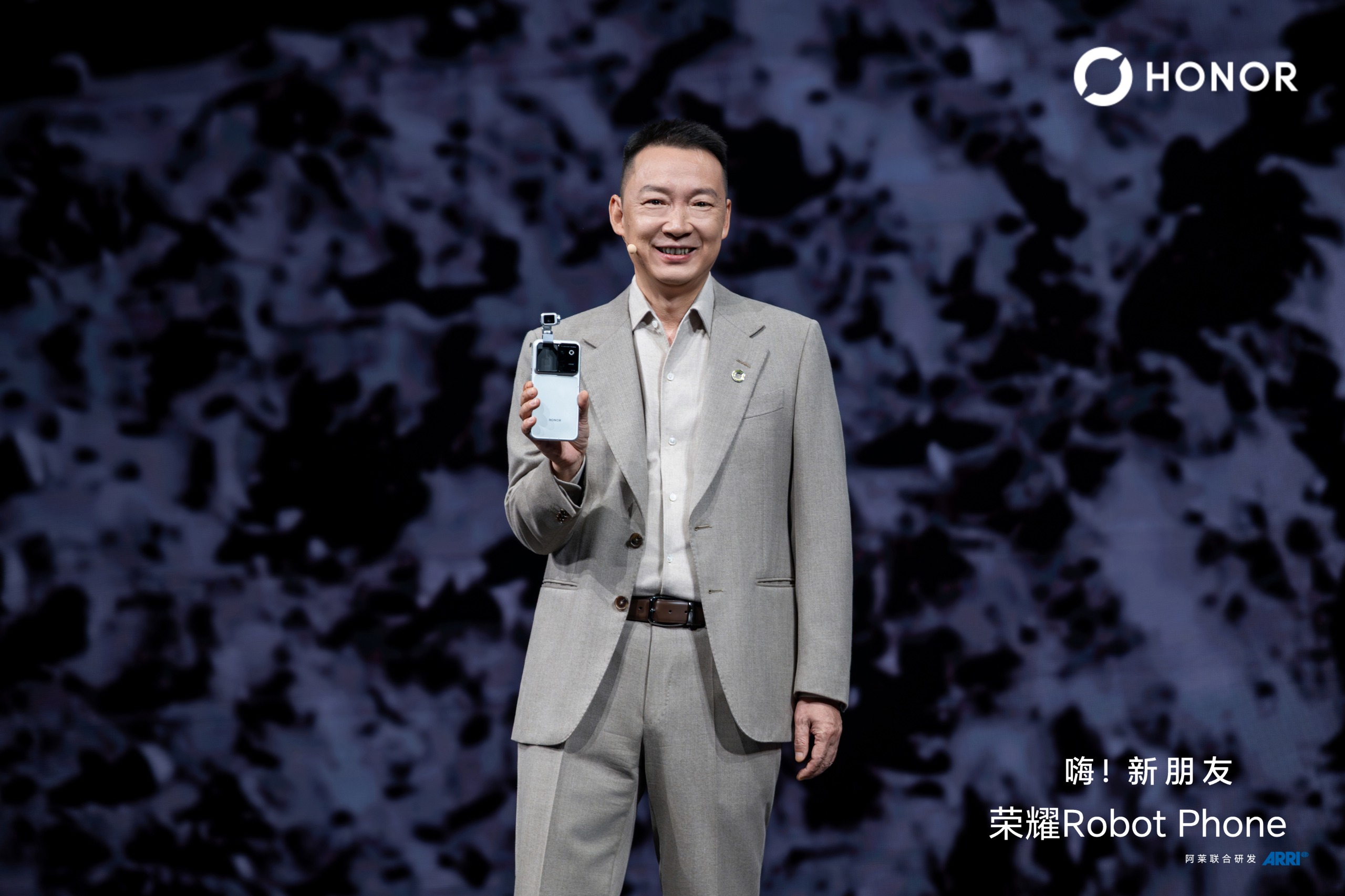 HONOR, sinematik çekim ve yapay zekaya beden kazandırdı: Robot Phone