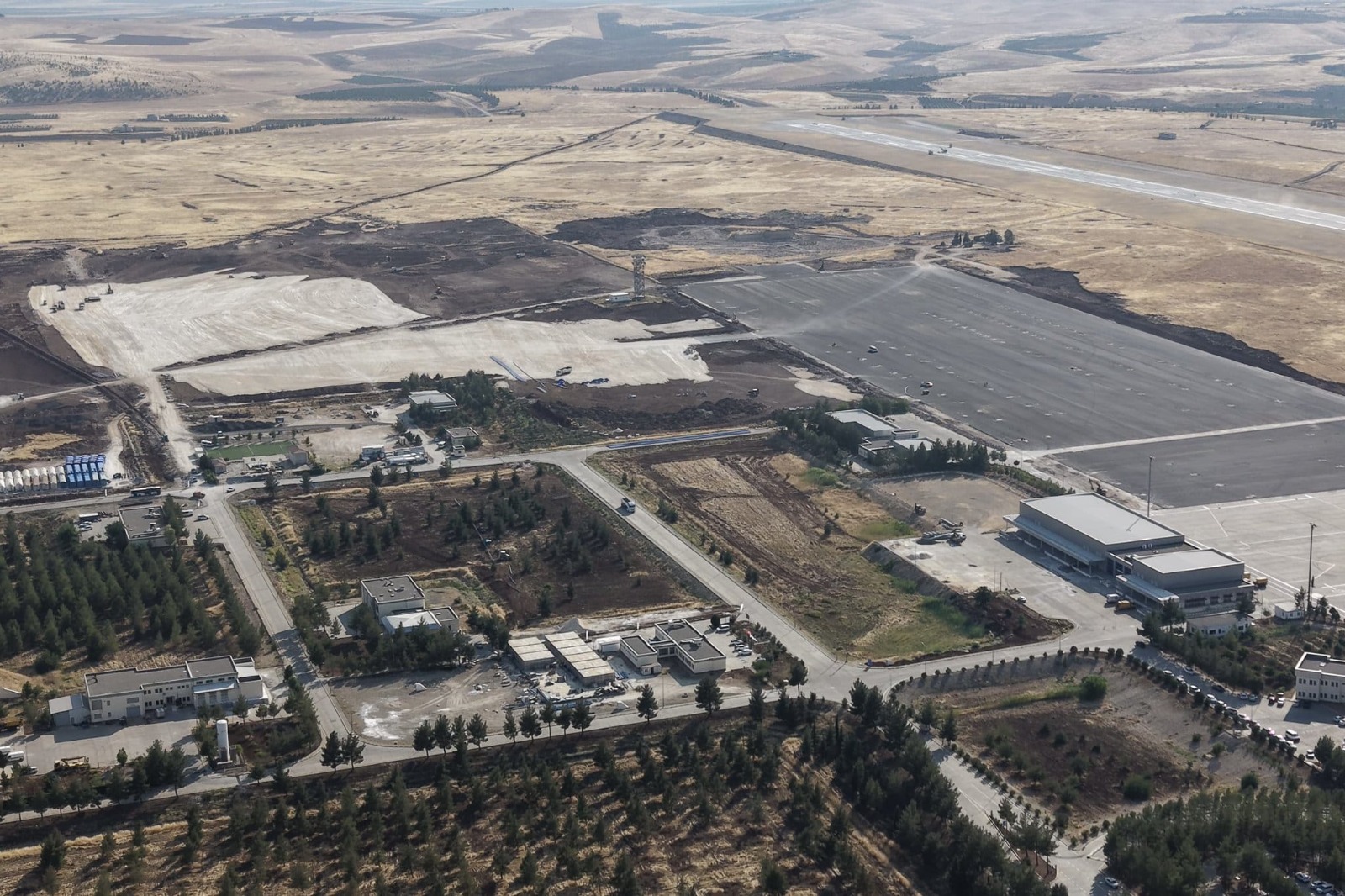 Şanlıurfa, TEKNOFEST Güneydoğu’ya hazırlanıyor: GAP Havalimanı’nda çalışmalar incelendi
