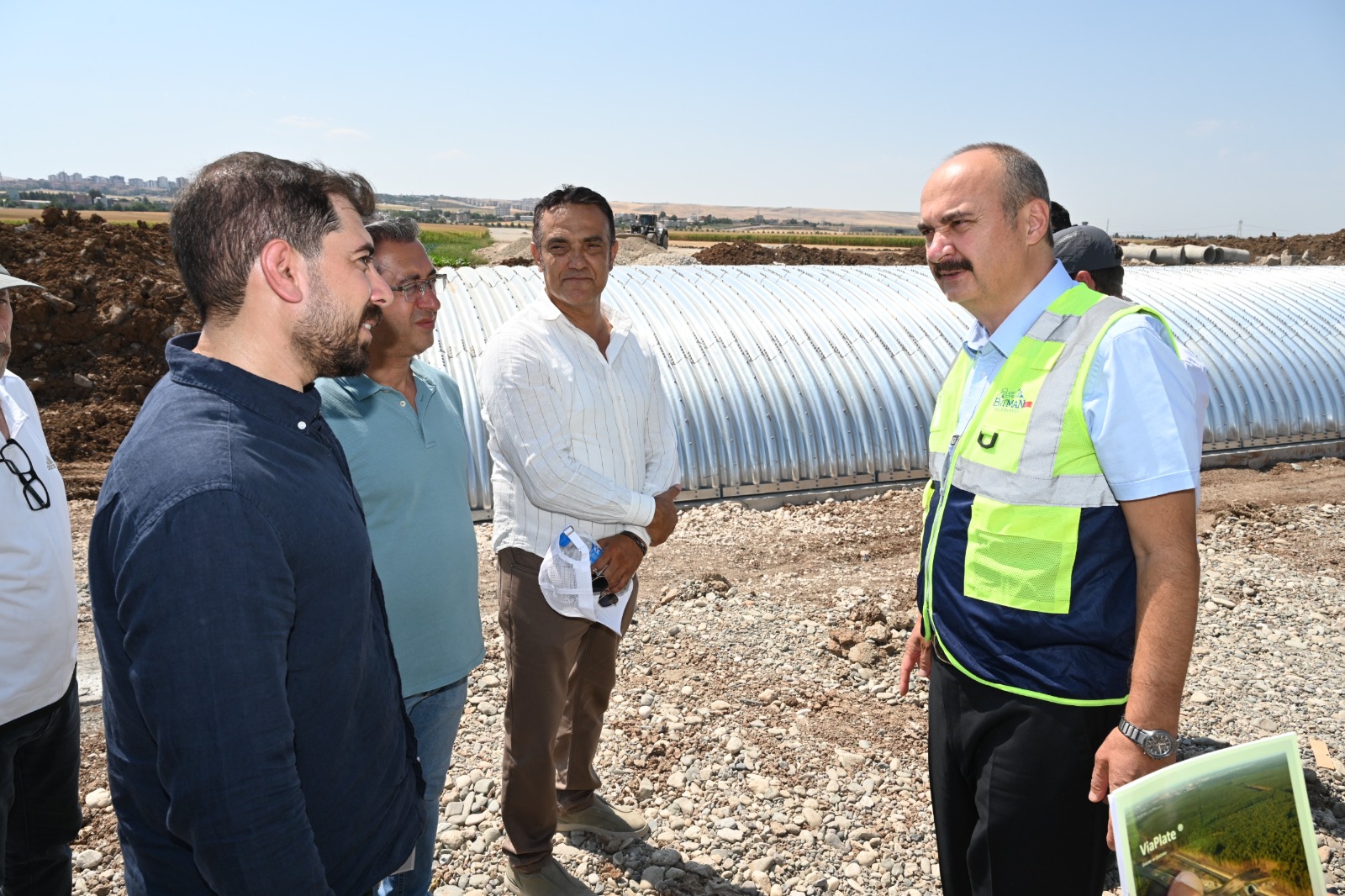 Vali Canalp, İluh Deresi’ndeki köprü ve altyapı çalışmalarını inceledi