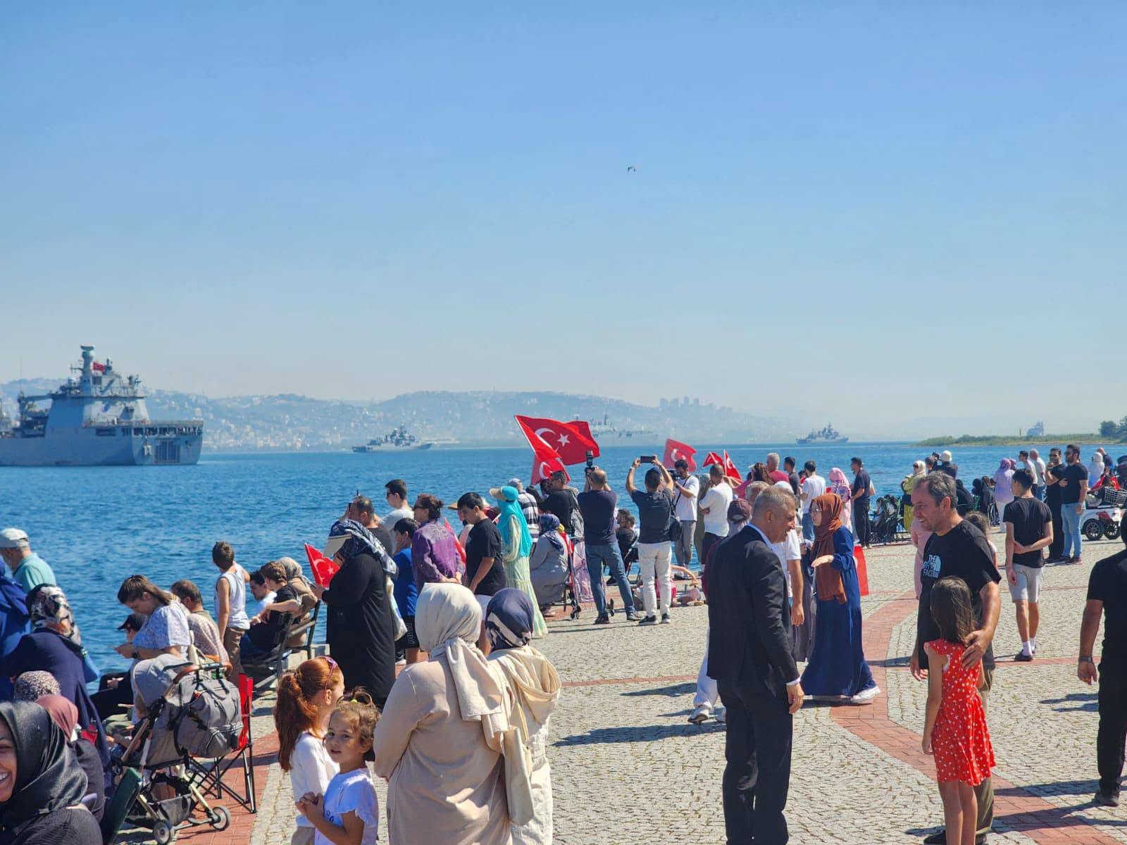 Mavi Vatan’ın çelik muhafızlarından Gölcük’e Teknofest selamı