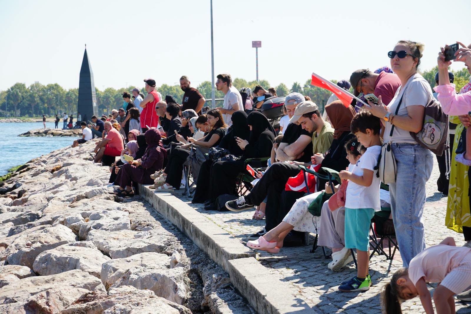 Mavi Vatan’ın çelik muhafızlarından Gölcük’e Teknofest selamı