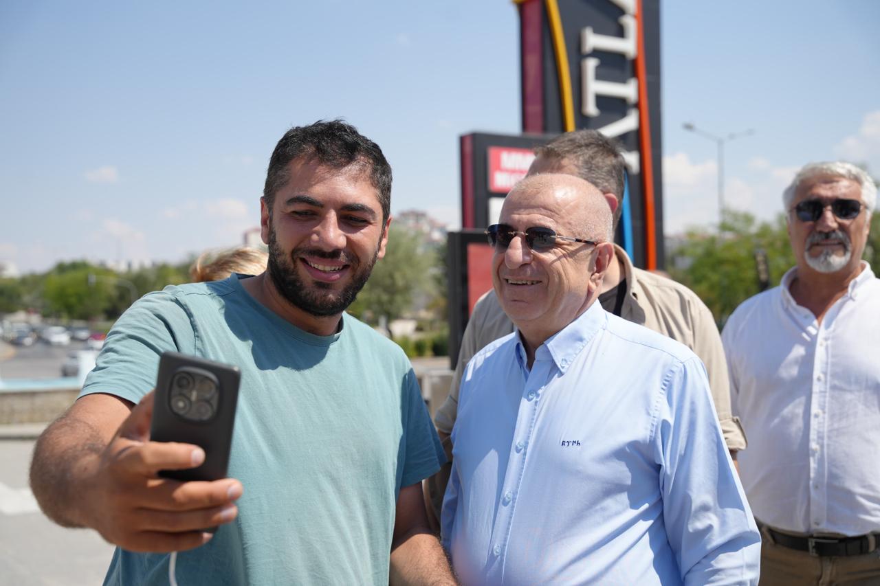 Özdağ, Yenimahalle’de esnaf ve vatandaşlarla buluştu