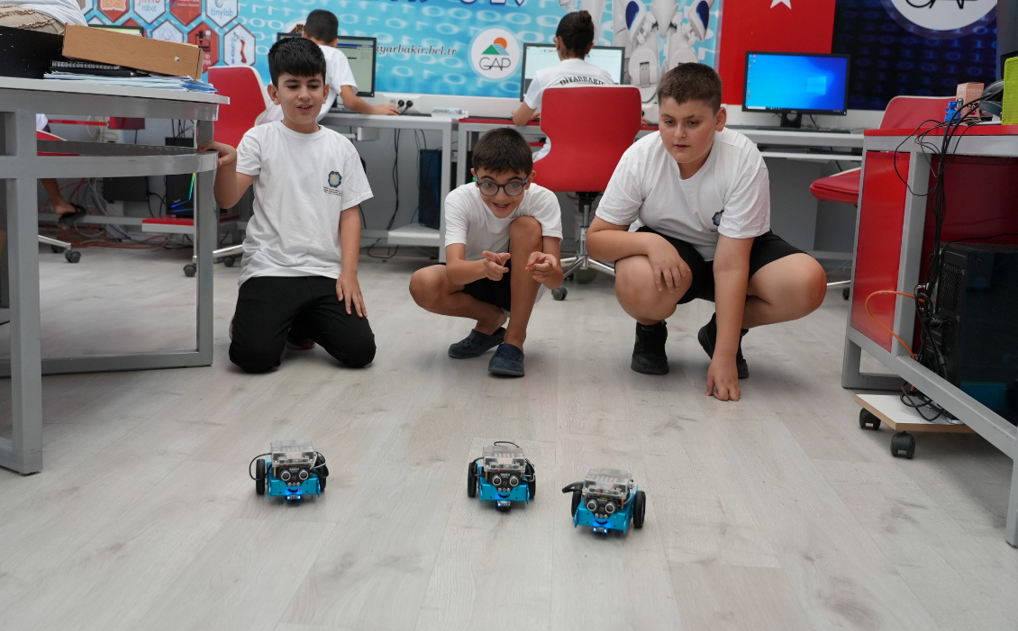 Çocuklar robotik kodlamayla geleceğe hazırlanıyor