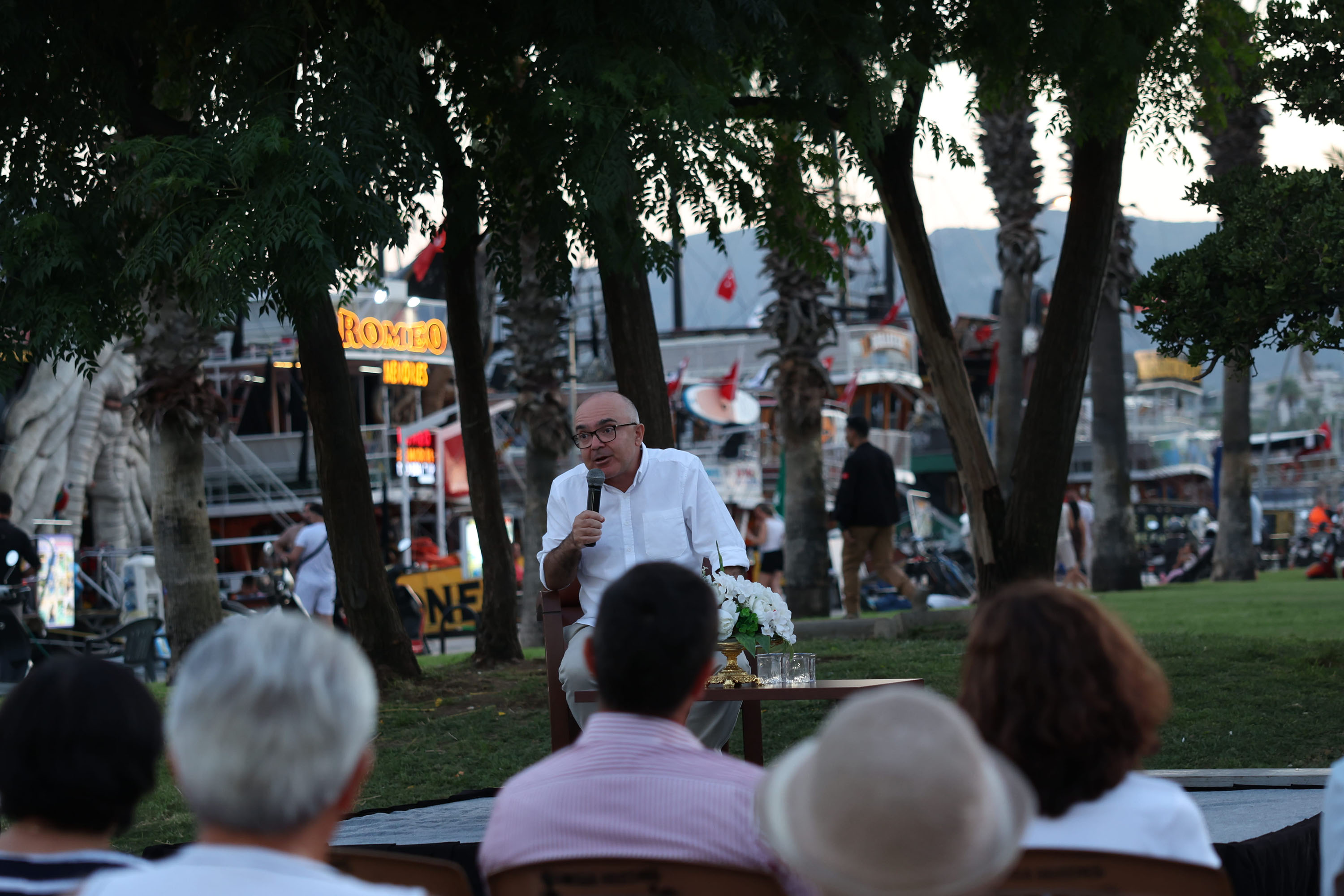 Marmaris’te 30 Ağustos Zafer Bayramı sessiz fener alayıyla kutlandı