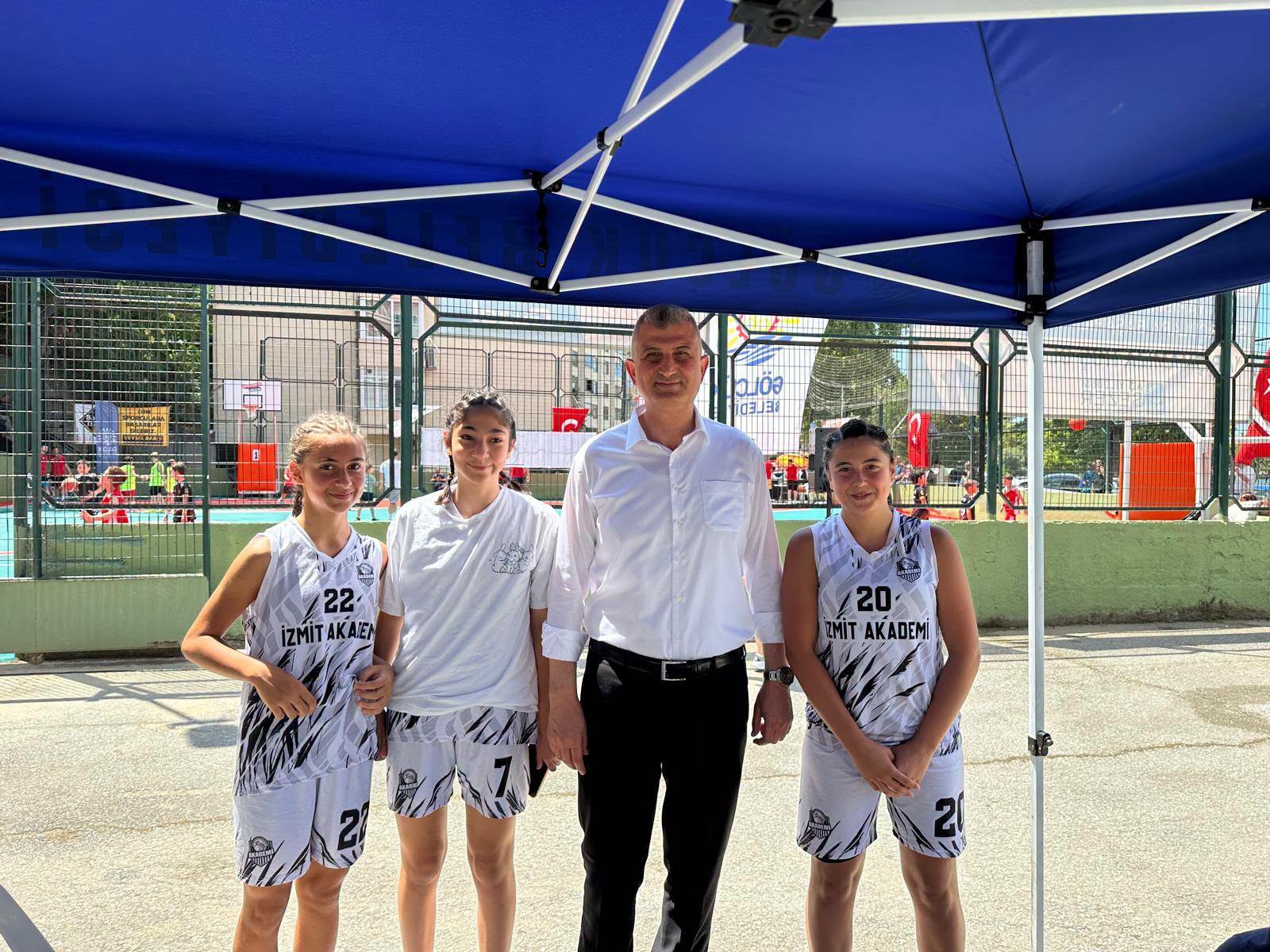 Gölcük’te Sokak Basketbolu Turnuvası 102 takımın katılımıyla başladı
