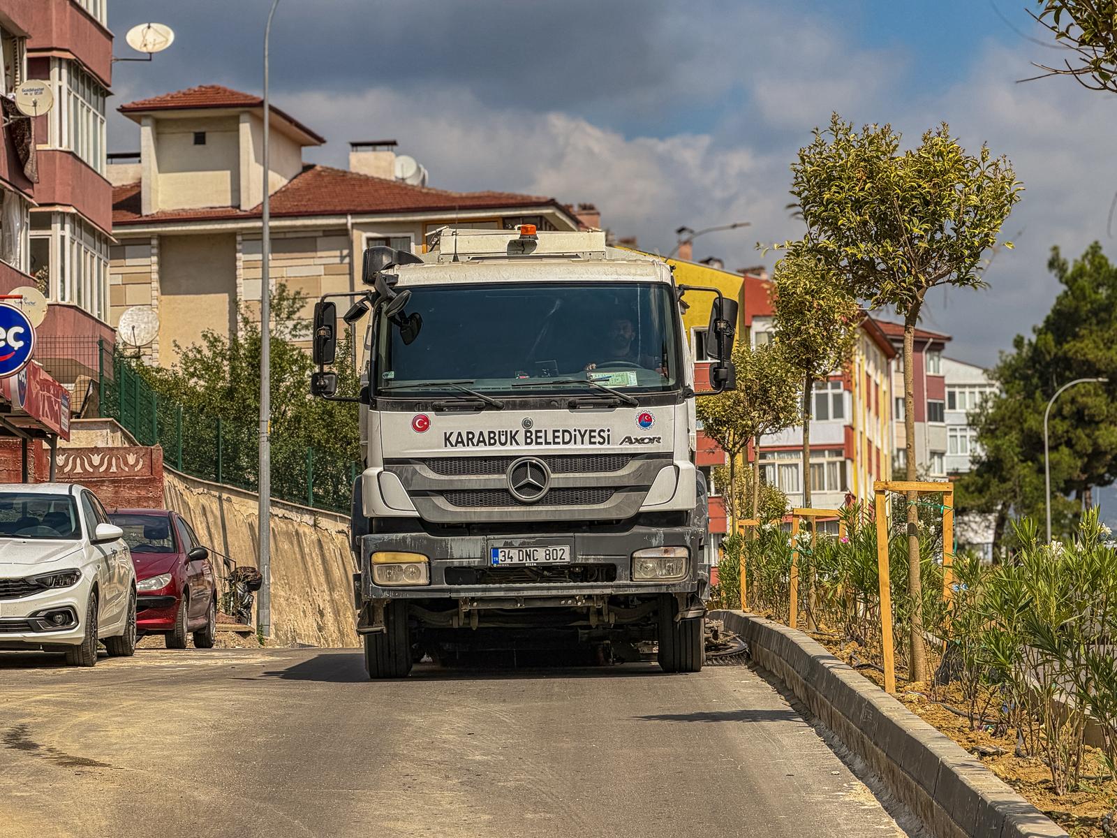 Karabük’te belediye ekipleri temizlik çalışmalarını sürdürüyor