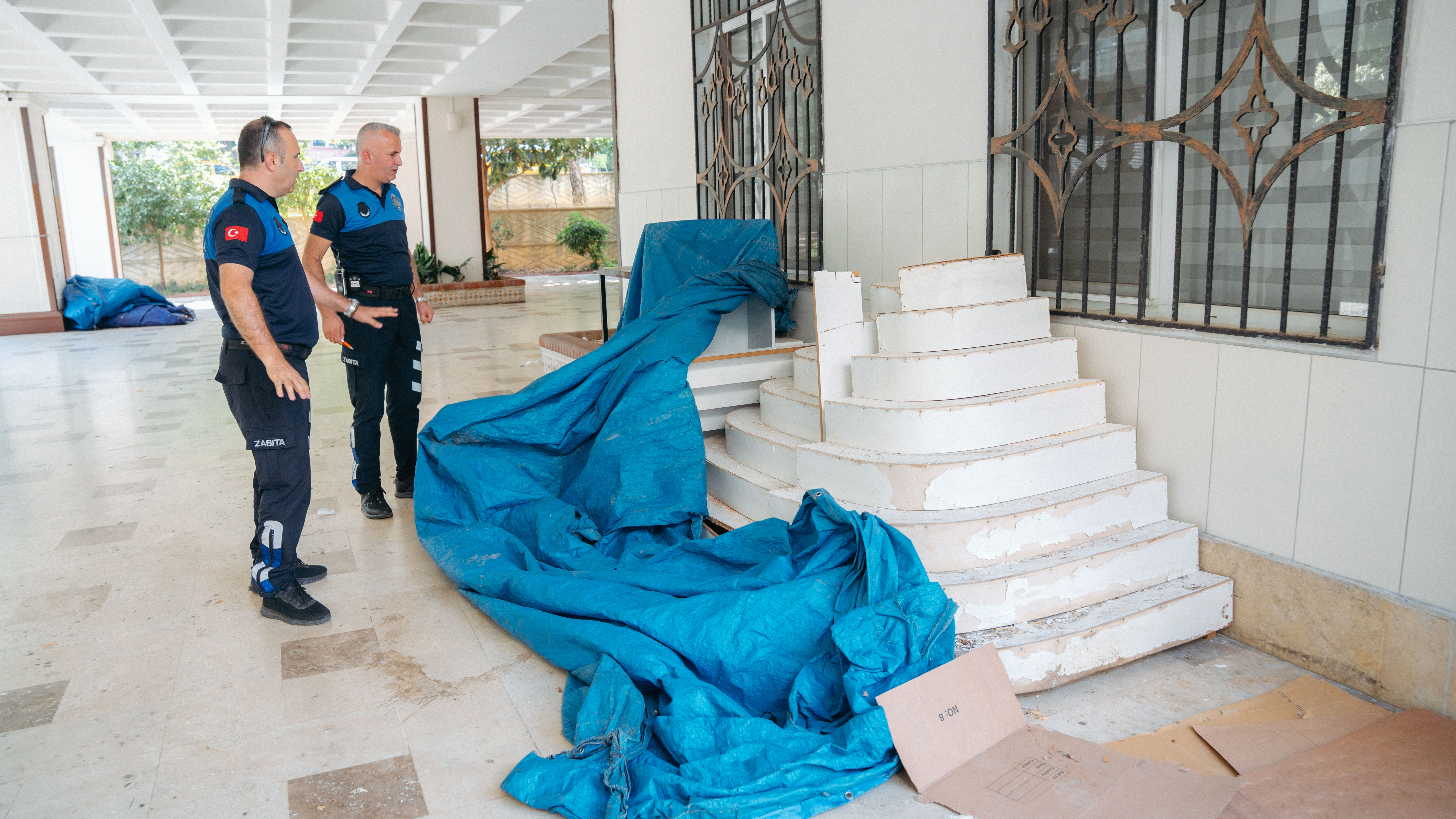 Alanya’da kent merkezinde temizlik ve düzenleme çalışması yapıldı
