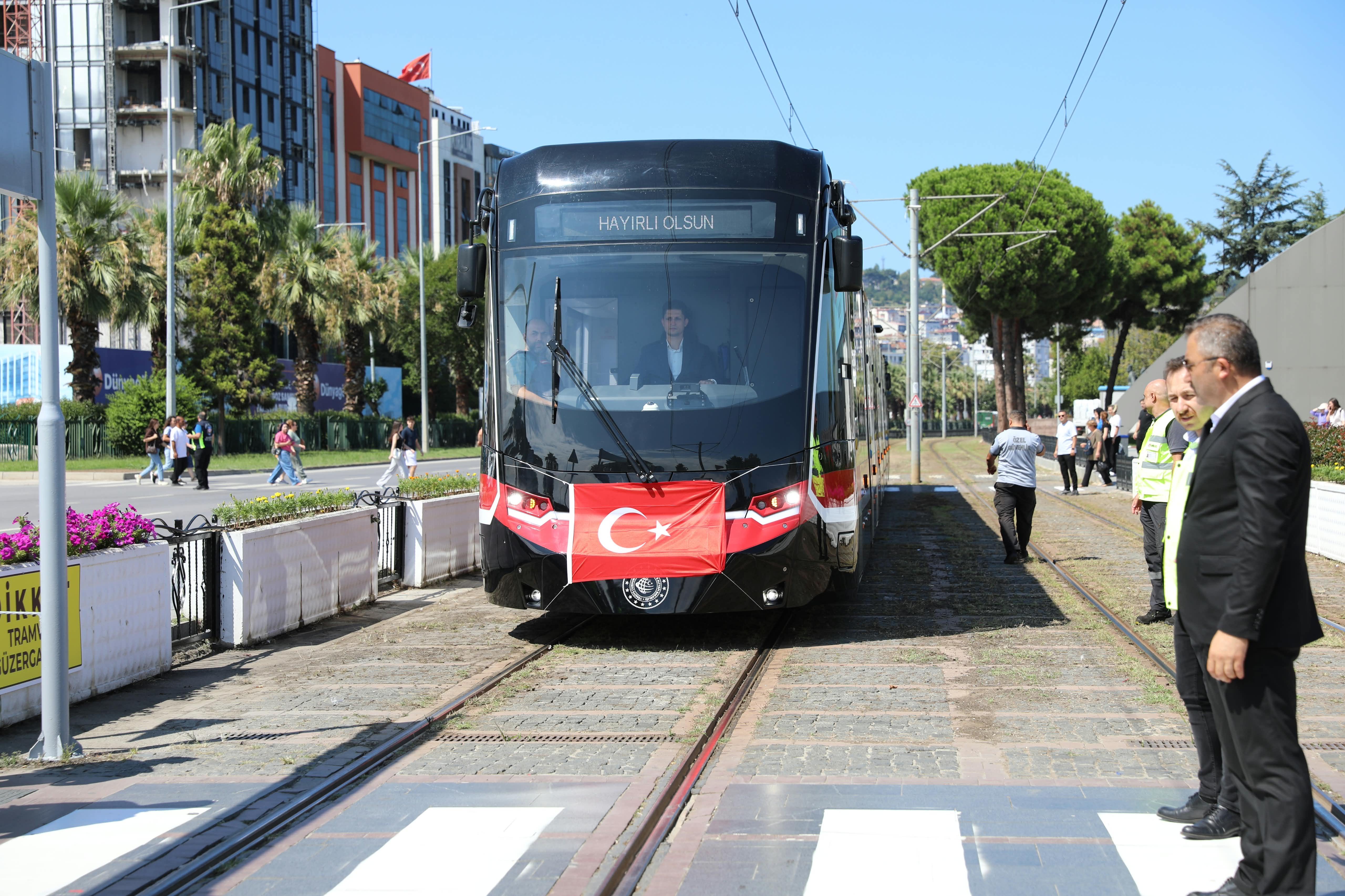 Samsun’da iki yeni tramvay yolcu taşımaya başladı