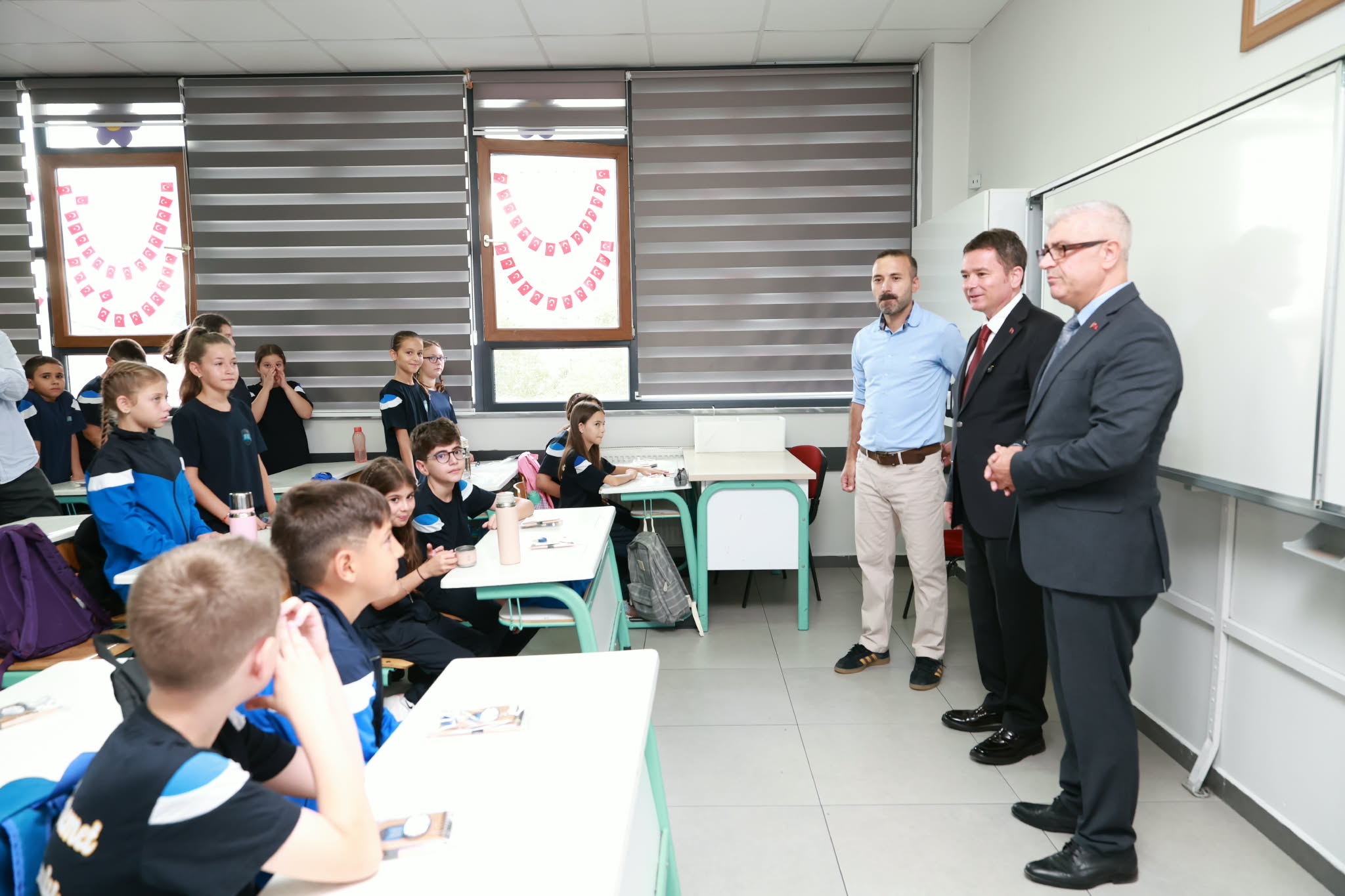 Osmangazi Belediye Başkanı Aydın, yeni eğitim yılının ilk gününde öğrencilerle buluştu