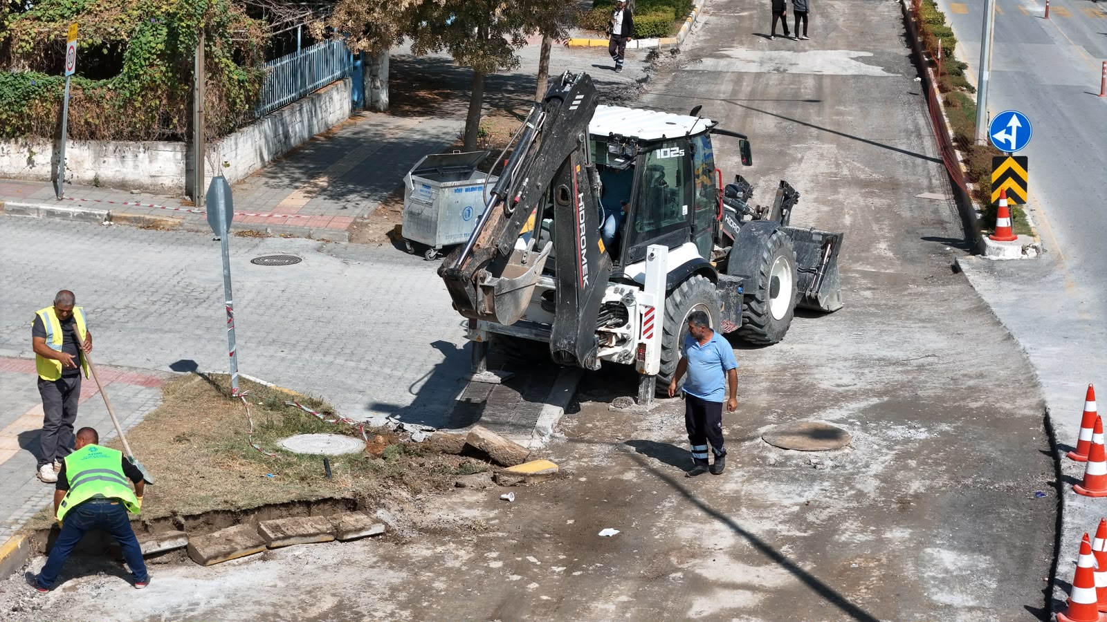 Söke Aydın Caddesi’nde altyapı ve yol yenileme çalışmaları sürüyor