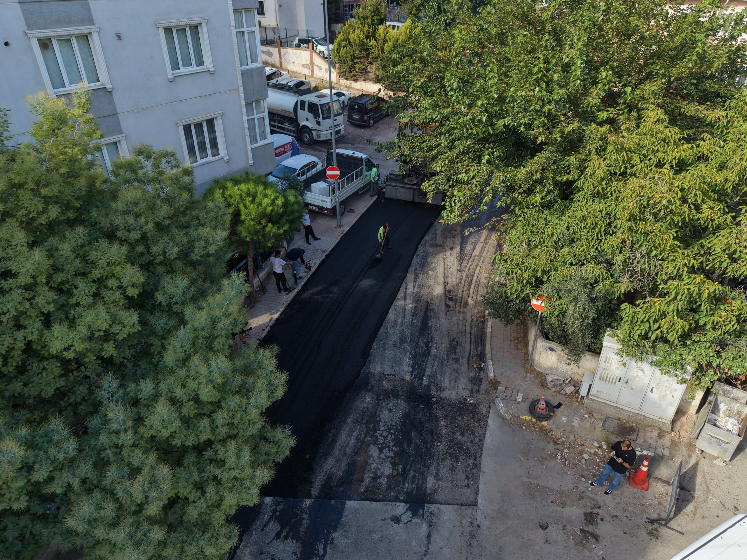 Maltepe’de Zümrütevler Mahallesi’nde asfalt yenileme çalışması yapıldı