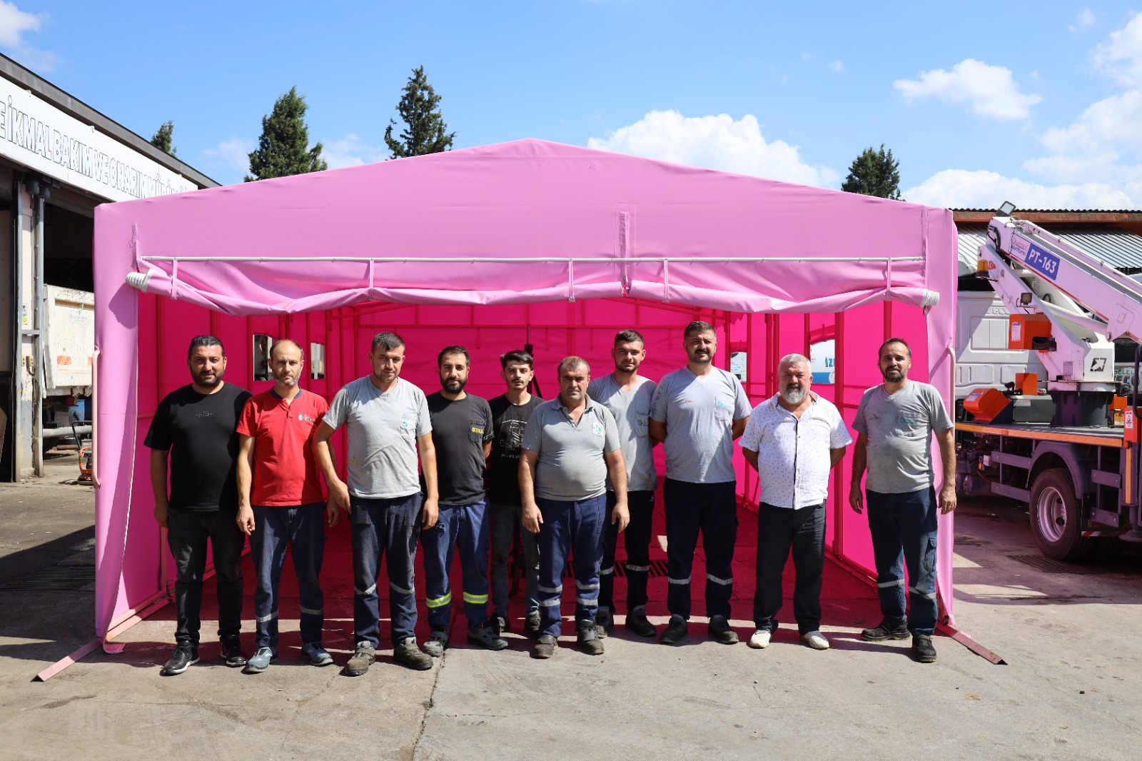 İzmit Belediyesi, etkinlikler için mobil çadır ve elektrikli fayton üretti